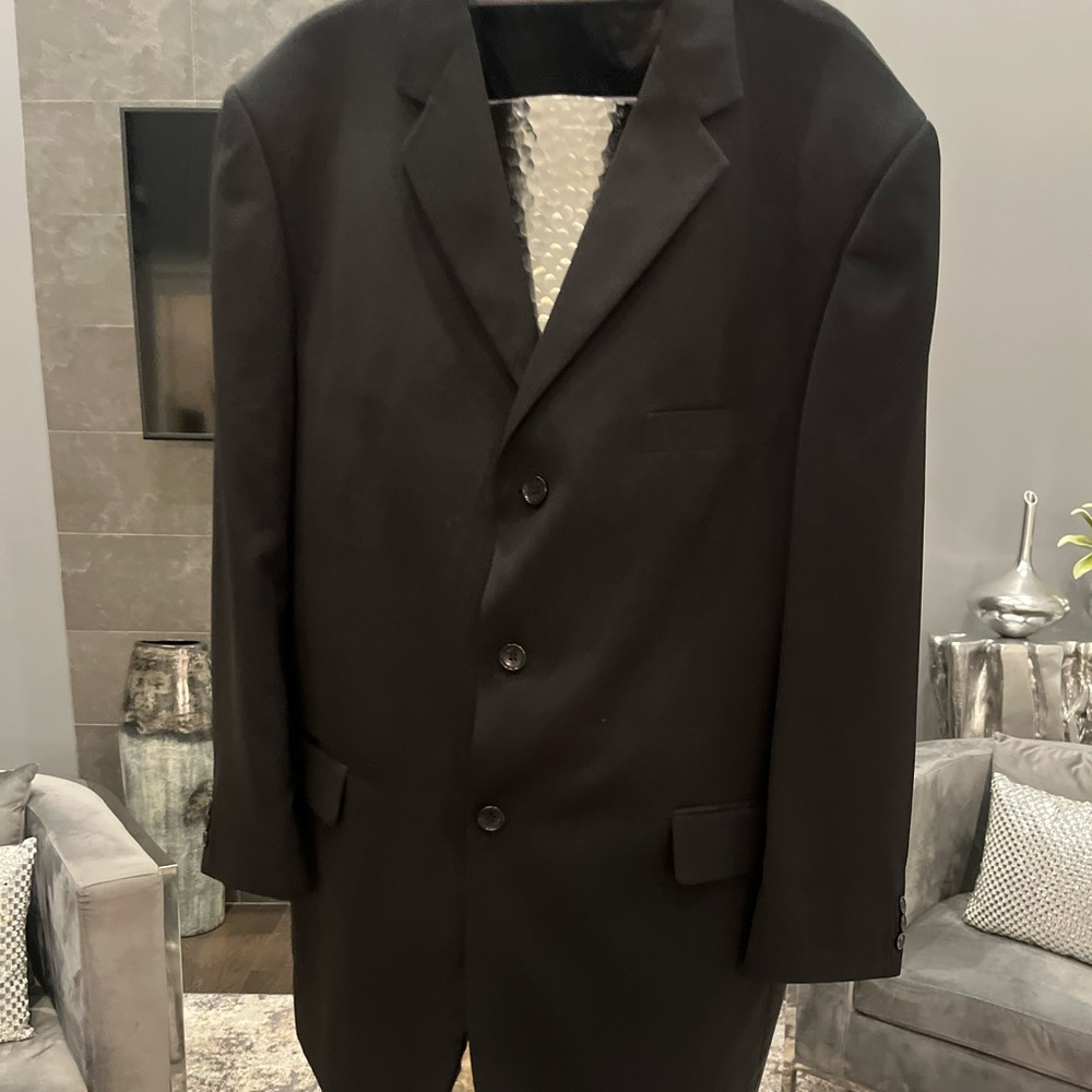 A very fine black mens suit jacket size 50 best condition